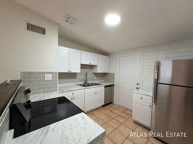 3247 N Sycamore Ave — Photo 11