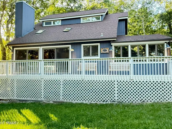 2120 Apley Dr, Bushkill, PA 18324