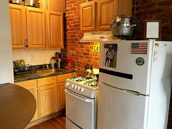 3rd image of 95 Macon St APT 5