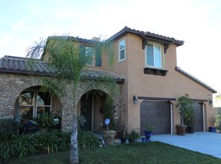 596 Hacienda Dr, Riverside, CA 92507