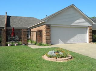 211 S Stonebridge Cv, West Memphis, AR 72301