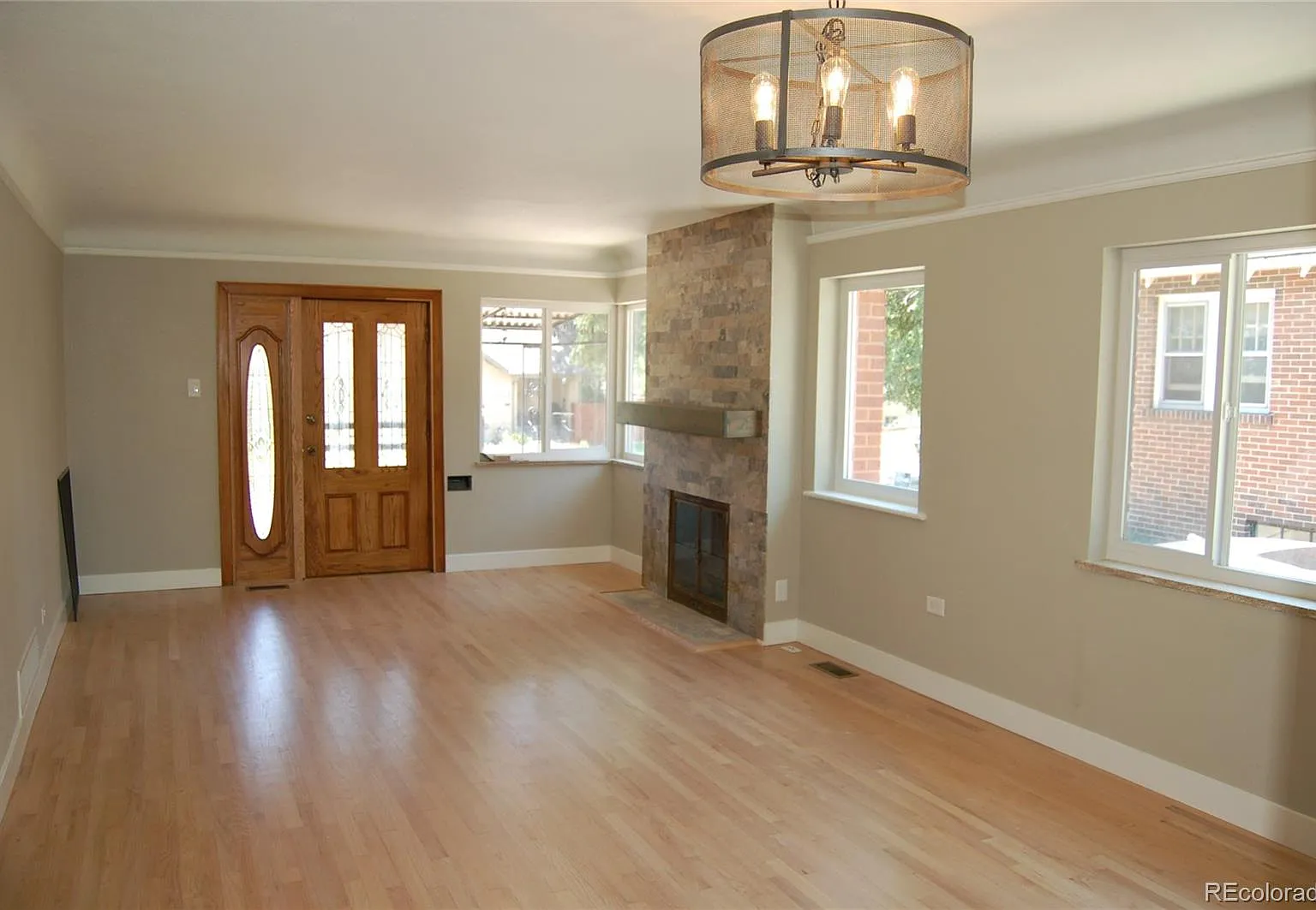 3 bed, 2.0 bath, 1936 sqft, $3,650 — Photo 4