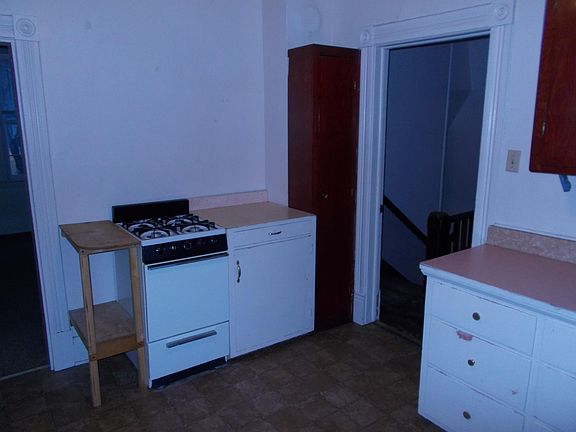 5th image of 527 1/2 E Pine St