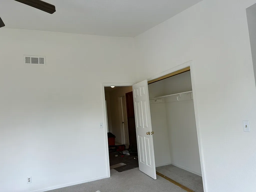 Building Photo - 8831 Liscarney Way