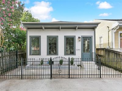 3240 Laurel St, New Orleans, LA, 70115
