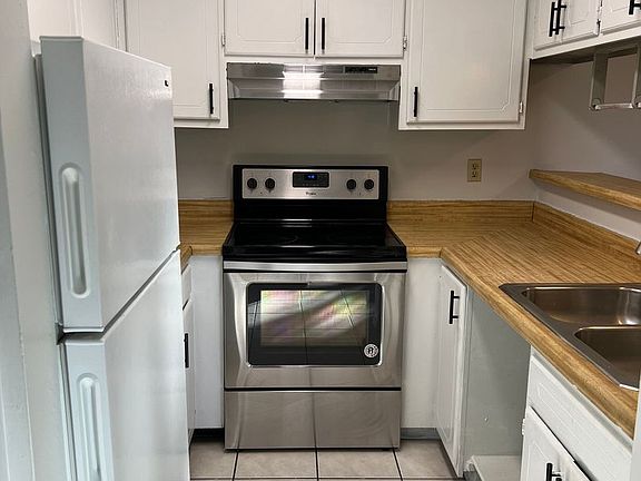 3rd image of 2300 W Persimmon St #25