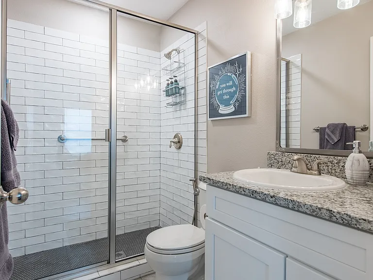 708 S Olive St — Photo 3