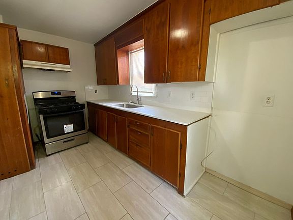 2nd image of 1115 NE 19th St