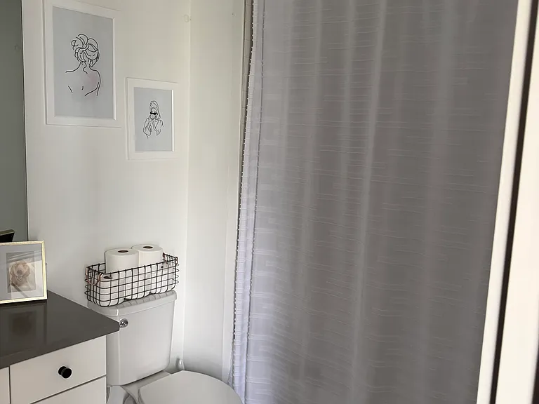 Second master bedroom on third floor, bathroom