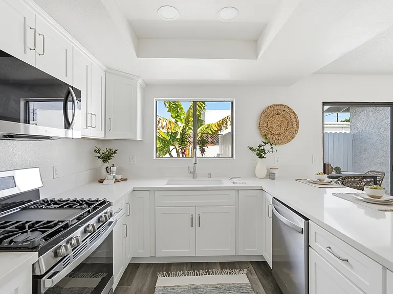 24420 Alliene Ave — Photo 4