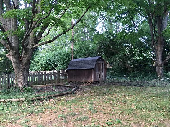 3rd image of 3828 Lenox Dr