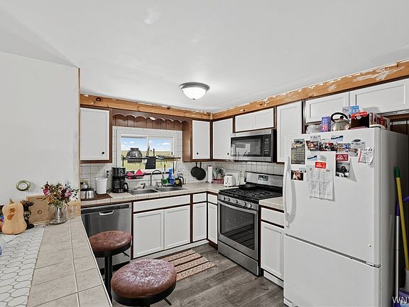 4th image of 3428 Garry Rd