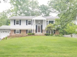 29 Bunker Hill Dr, Manalapan, NJ 07726