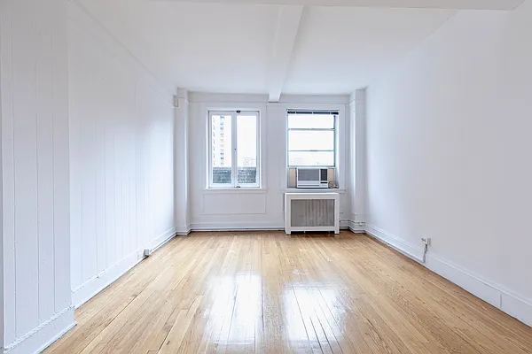 Rented by Manhattan Realty Group | media 3