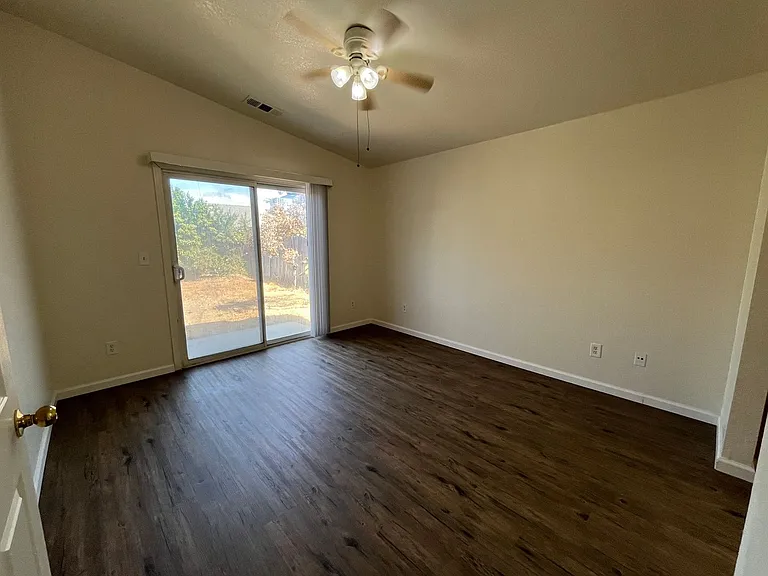 640 S Chess Terrace St — Photo 8