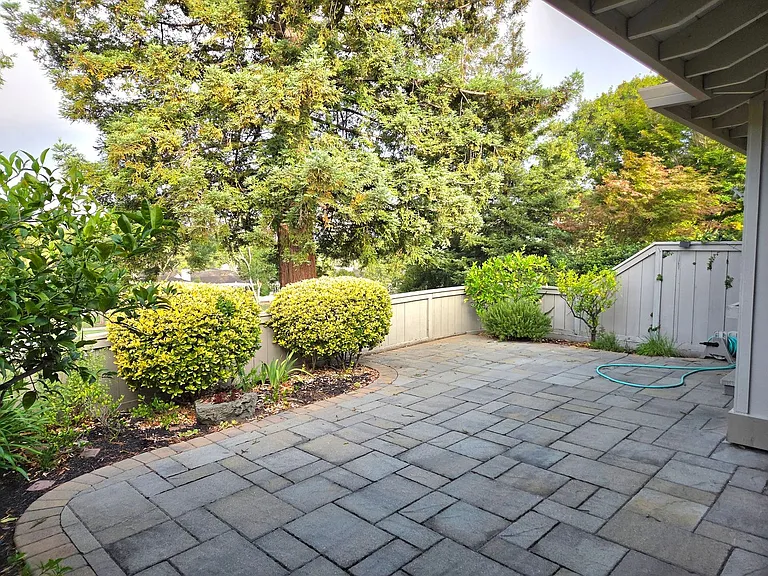 565 Rolling Hills Ln — Photo 26
