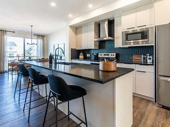 4th image of 218 W Sora Way SE