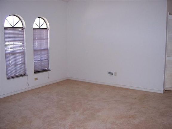 3rd image of 2086 SW Aladdin St