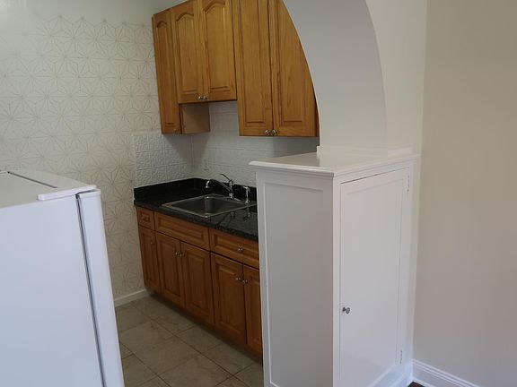 3rd image of 1090 Eddy St APT 102