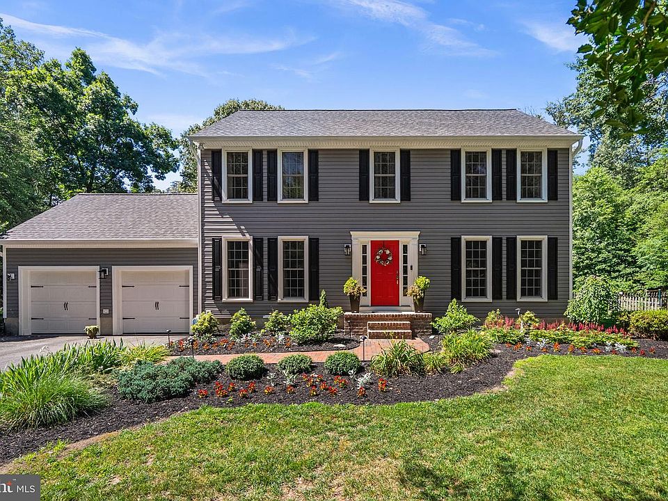 1st image of 236 Ambleside Dr