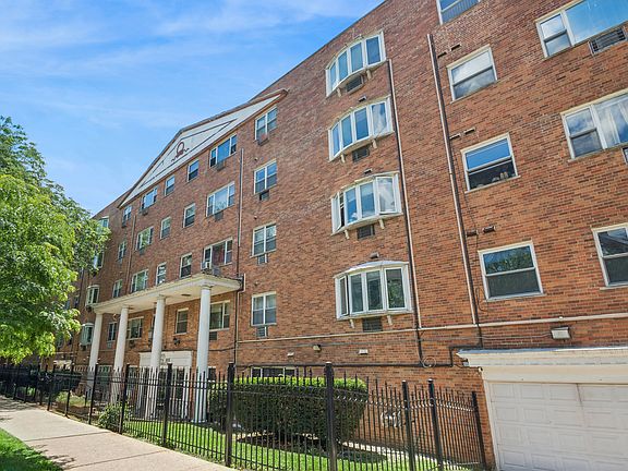 2nd image of 5918 N Kenmore Ave #415