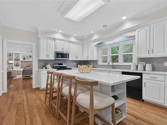 3rd image of 2637 Wimbledon Point Dr