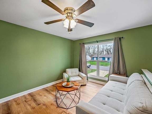 4th image of 1049 Bermuda Dr