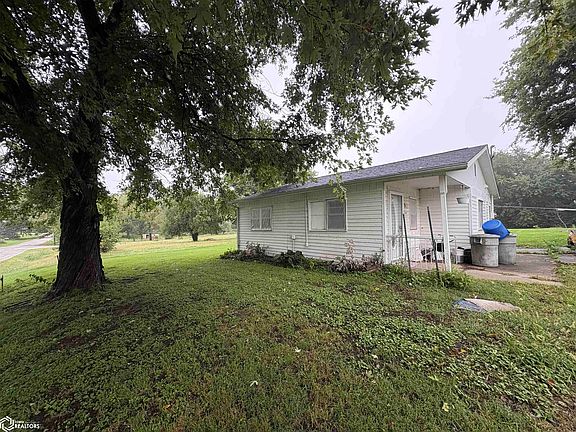 3rd image of 106 N Maple