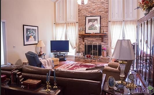 3rd image of 4023 Lennox Blvd