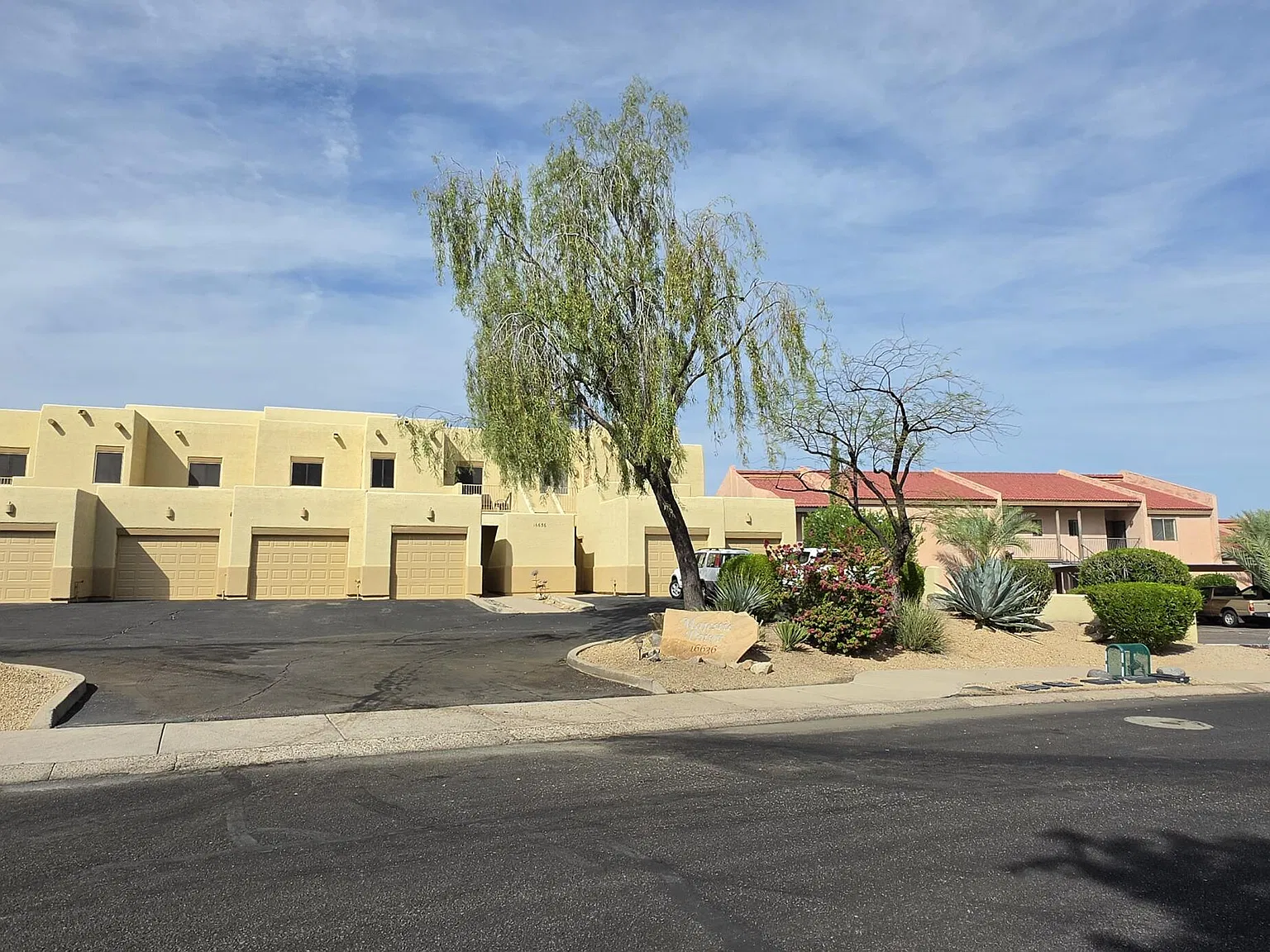 2 bed, 2.0 bath, 1074 sqft, $2,195 — Photo 1