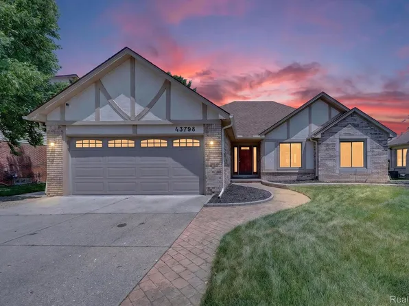 43798 Columbia Dr, Clinton Township, MI 48038