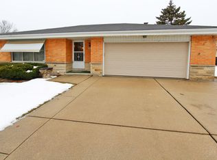 4161 N 93rd St, Wauwatosa, WI 53222