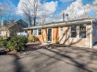 17 Sawyer St, Mastic, NY 11950
