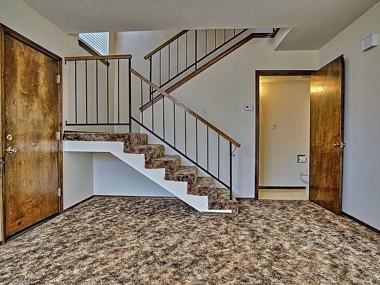 907 Nakomis Dr NE — Photo 3