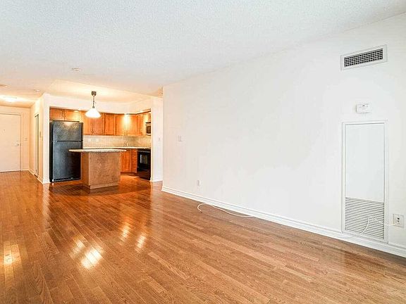 5th image of 270 Wellington St W #401