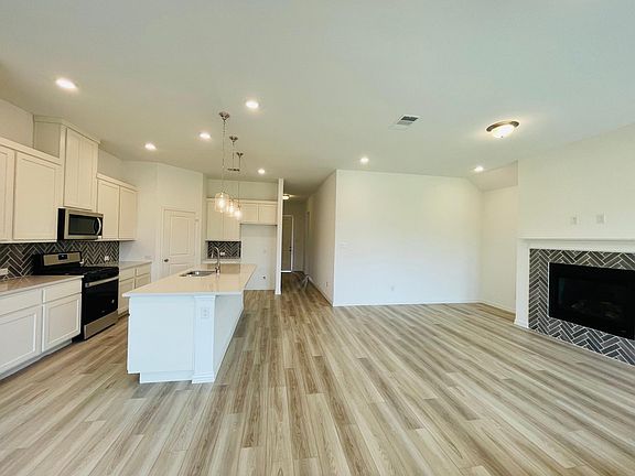 3rd image of 1836 Lockhart Dr