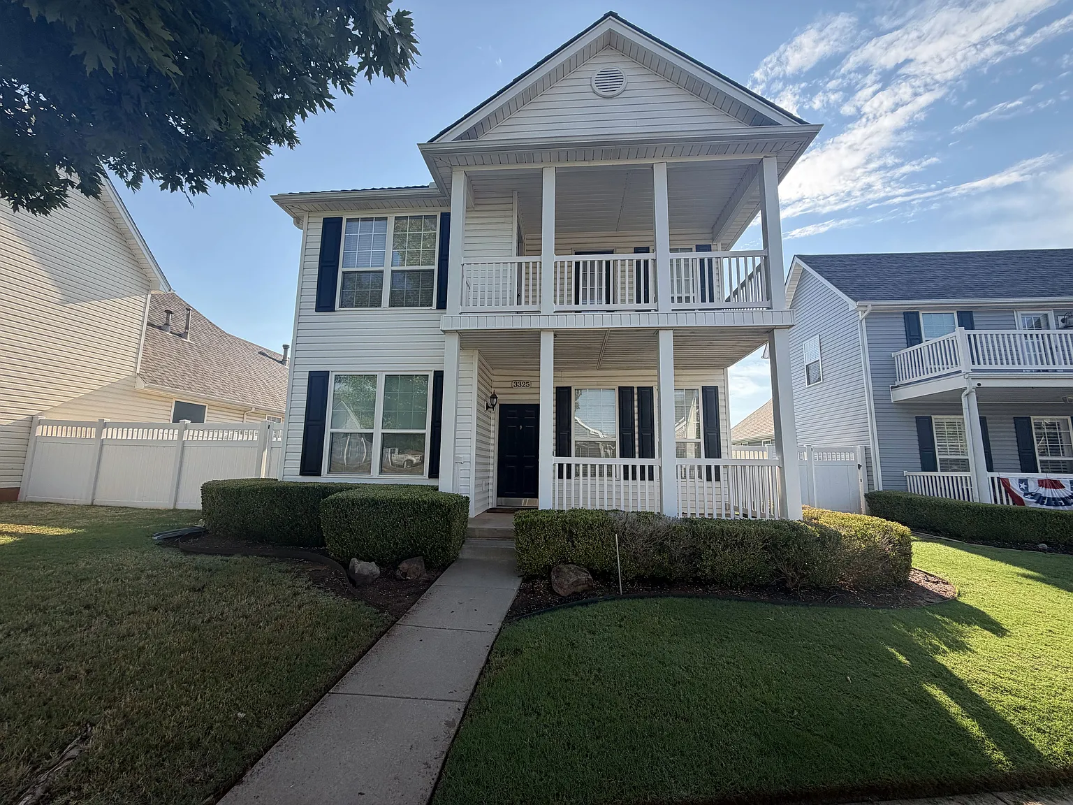 3 bed, 2.5 bath, 2003 sqft, $2,100 — Photo 1