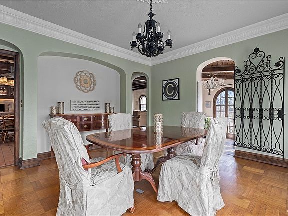 5th image of 102 Scott Ave