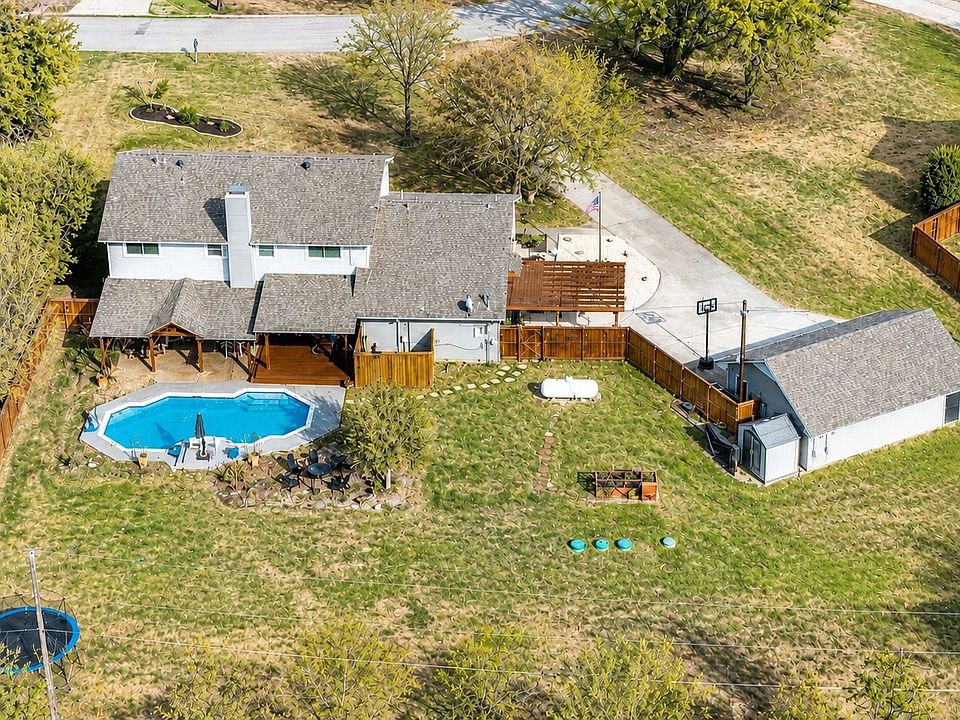 1st image of 224 Windy Ln