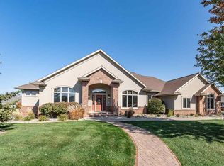 2700 W Dalston Cir, Sioux Falls, SD 57108