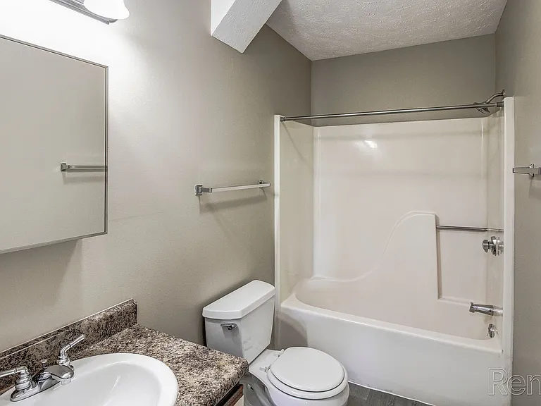 Southdale Square Apartments — Photo 9