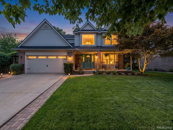 22045 Cherrywood Rd, Woodhaven, MI 48183
