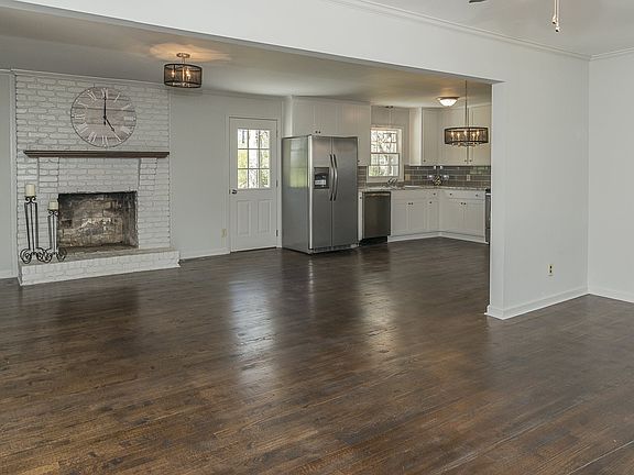 3rd image of 107 Brookwood Dr