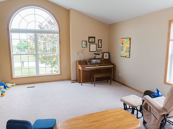 5th image of 1439 Woodfield Ln