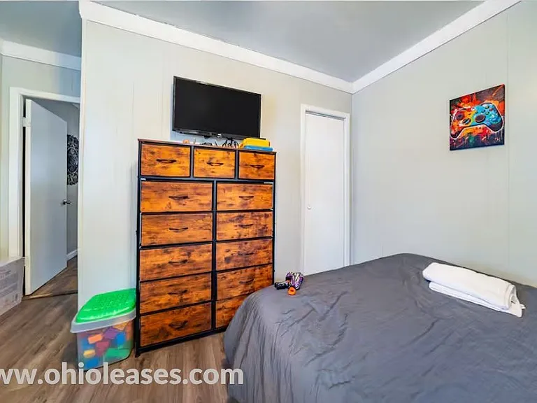 3777 Irving Park Ave — Photo 16