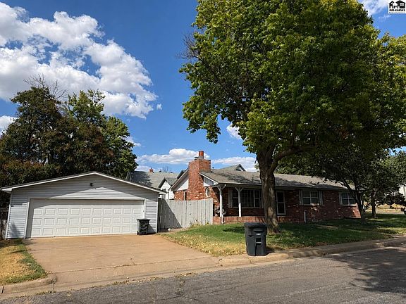 2nd image of 402 W Blaine St