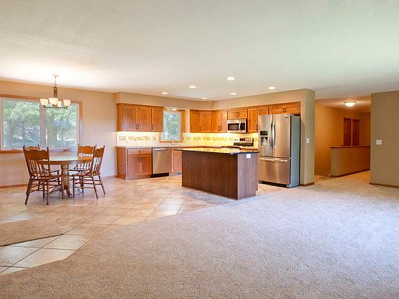 5th image of 5012 15th St NE