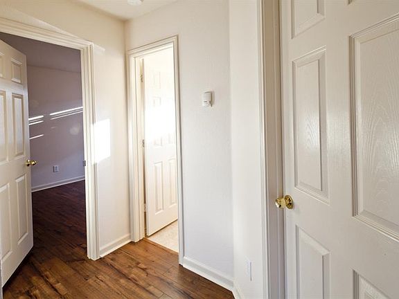 4th image of 912 S Brook Dr