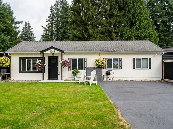 3742 204th St, Langley, BC V3A 1X4