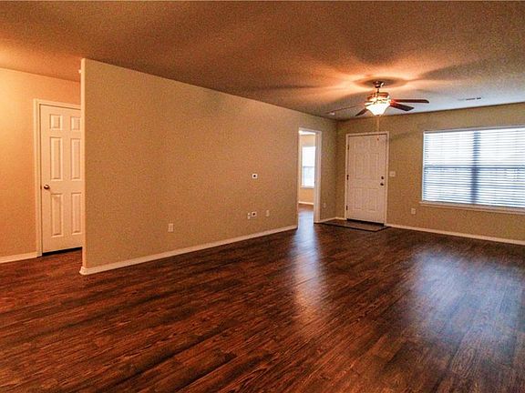 5th image of 306 E Laurel Ave